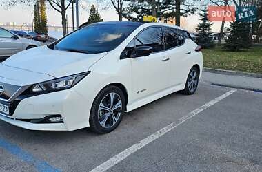 Хетчбек Nissan Leaf 2018 в Дніпрі