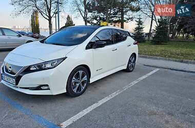 Хэтчбек Nissan Leaf 2018 в 