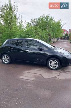 Хэтчбек Nissan Leaf 2012 в 