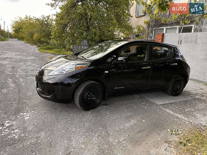 Хэтчбек Nissan Leaf 2016 в Днепре