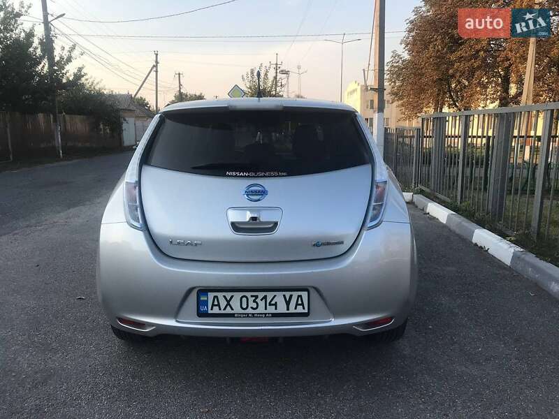Хэтчбек Nissan Leaf 2012 в Киеве