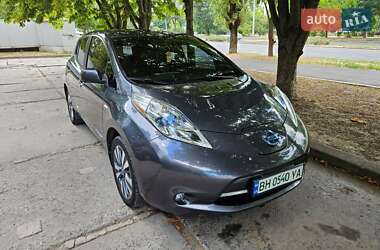 Хетчбек Nissan Leaf 2013 в 