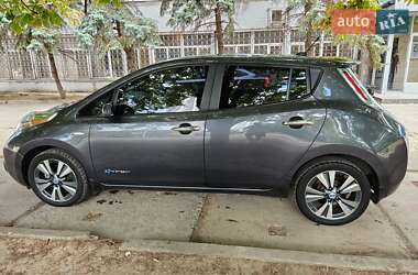 Хетчбек Nissan Leaf 2013 в 
