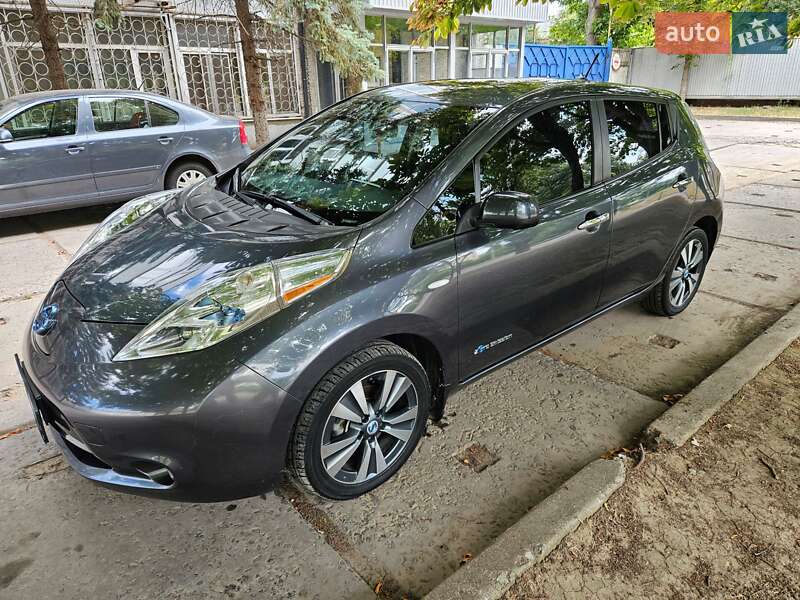 Хетчбек Nissan Leaf 2013 в Одесі