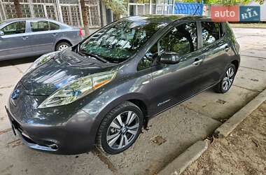 Хетчбек Nissan Leaf 2013 в 