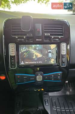 Хетчбек Nissan Leaf 2013 в 