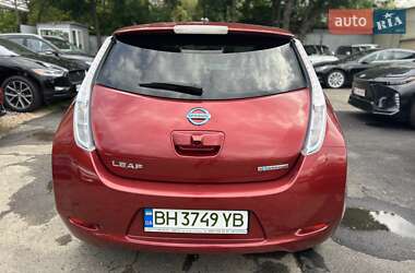 Хетчбек Nissan Leaf 2013 в 