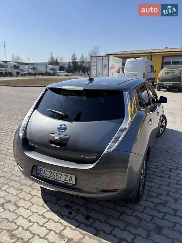 Хэтчбек Nissan Leaf 2015 в Львове