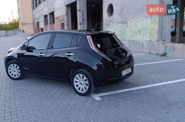 Хетчбек Nissan Leaf 2015 в 