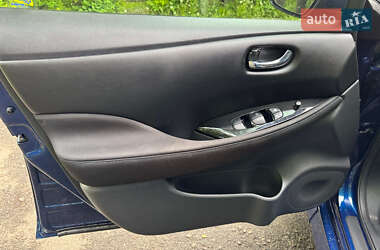 Хэтчбек Nissan Leaf 2022 в 