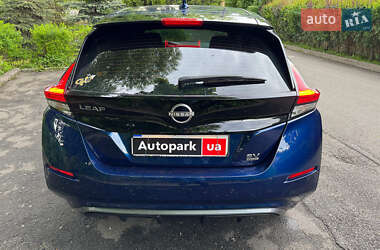 Хэтчбек Nissan Leaf 2022 в 