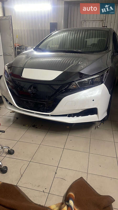 Хэтчбек Nissan Leaf 2023 в Одессе