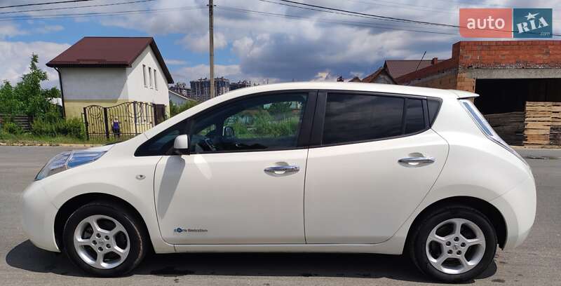 Хетчбек Nissan Leaf 2016 в Києві