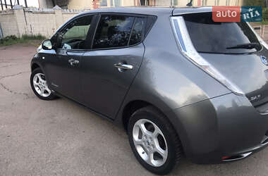 Хетчбек Nissan Leaf 2015 в 