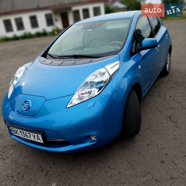 Хетчбек Nissan Leaf 2012 в Дубні