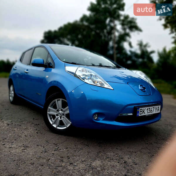 Хетчбек Nissan Leaf 2012 в Дубні