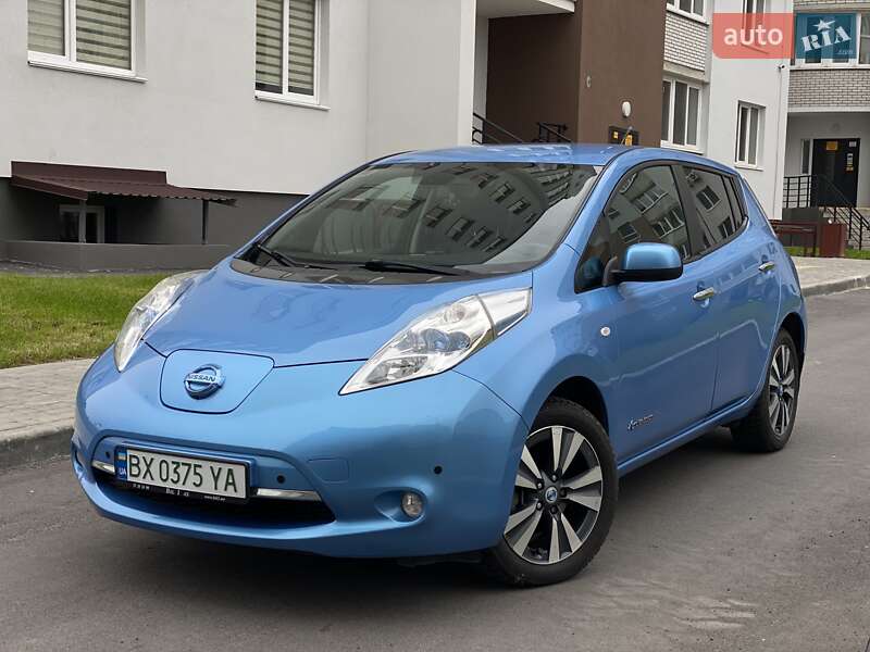 Хэтчбек Nissan Leaf 2013 в 