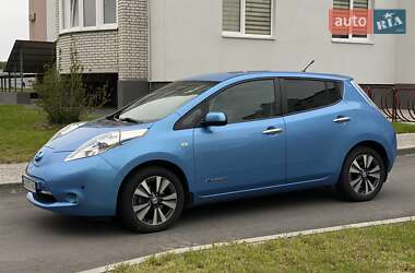 Хэтчбек Nissan Leaf 2013 в 