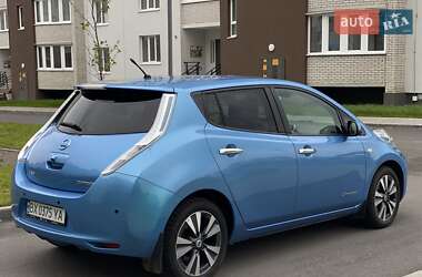Хэтчбек Nissan Leaf 2013 в 