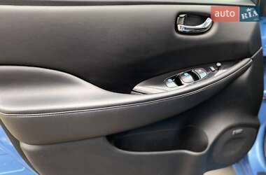 Хэтчбек Nissan Leaf 2013 в 
