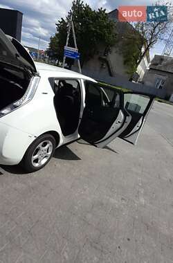 Хэтчбек Nissan Leaf 2016 в 