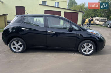 Хэтчбек Nissan Leaf 2012 в 