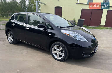 Хэтчбек Nissan Leaf 2012 в 