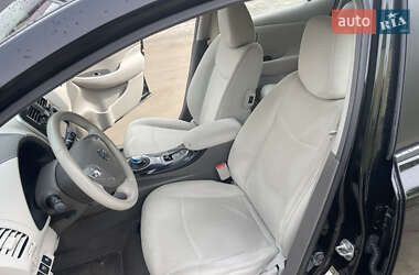 Хэтчбек Nissan Leaf 2012 в 