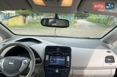 Хэтчбек Nissan Leaf 2012 в 