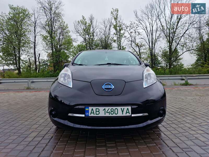 Хэтчбек Nissan Leaf 2014 в 