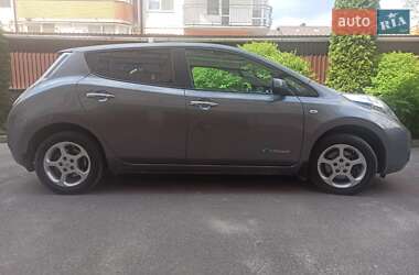Хэтчбек Nissan Leaf 2015 в 
