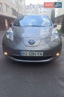 Хэтчбек Nissan Leaf 2015 в 