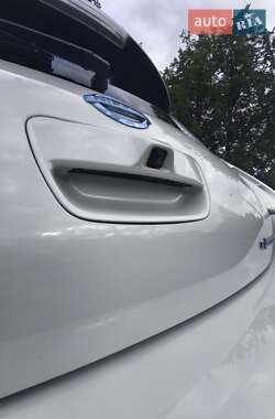 Хэтчбек Nissan Leaf 2017 в 