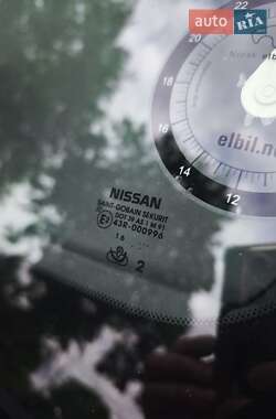 Хэтчбек Nissan Leaf 2017 в 