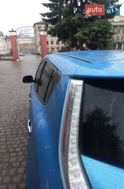 Хетчбек Nissan Leaf 2013 в 