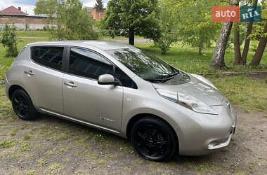 Хэтчбек Nissan Leaf 2013 в 