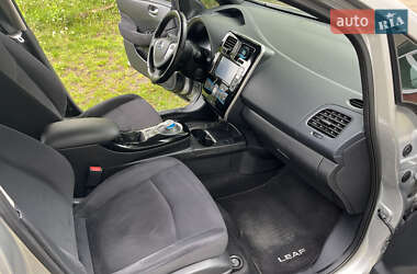 Хэтчбек Nissan Leaf 2013 в 