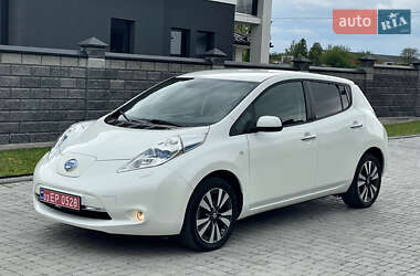 Хэтчбек Nissan Leaf 2015 в Ровно