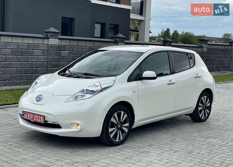 Хетчбек Nissan Leaf 2015 в 