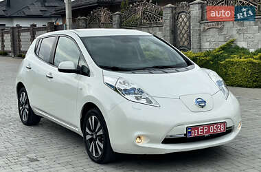 Хетчбек Nissan Leaf 2015 в 