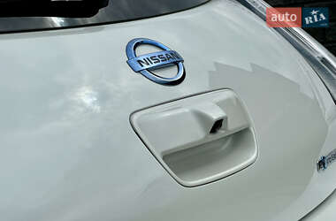 Хетчбек Nissan Leaf 2015 в 