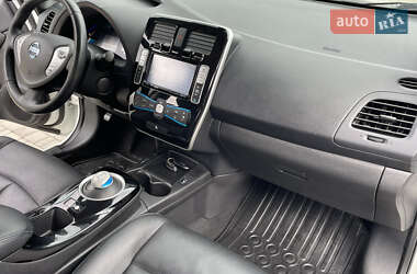 Хетчбек Nissan Leaf 2015 в 