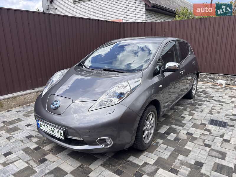 Хетчбек Nissan Leaf 2013 в 