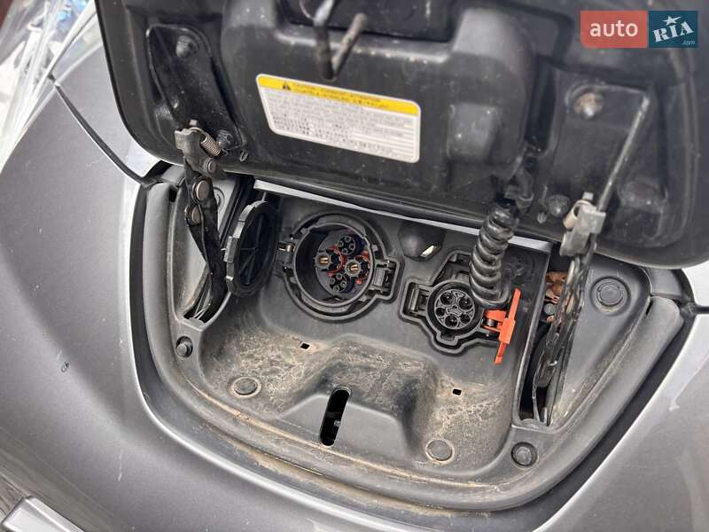 Хэтчбек Nissan Leaf 2013 в Житомире