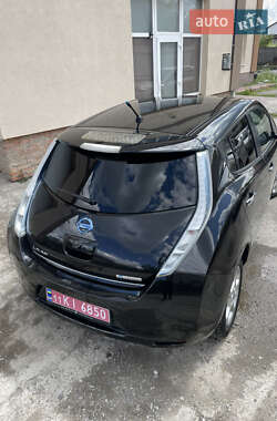 Хэтчбек Nissan Leaf 2013 в 
