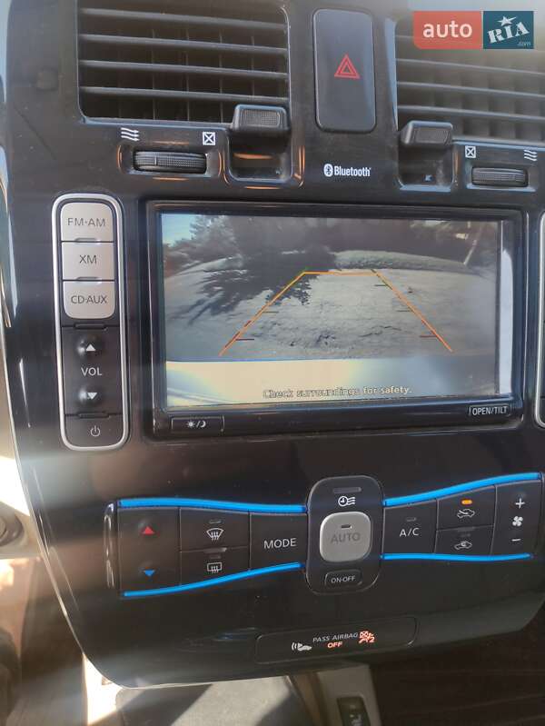 Хэтчбек Nissan Leaf 2012 в Каменском