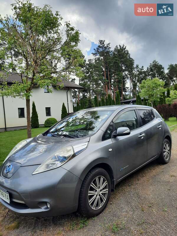 Хэтчбек Nissan Leaf 2013 в Буче