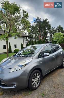 Хэтчбек Nissan Leaf 2013 в 