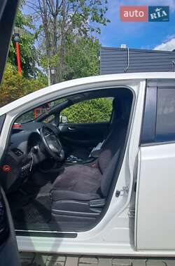 Хэтчбек Nissan Leaf 2016 в 