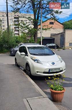 Хэтчбек Nissan Leaf 2016 в 